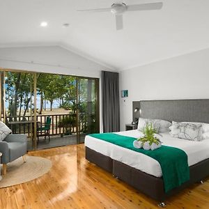 Deluxe Beachfront King Room